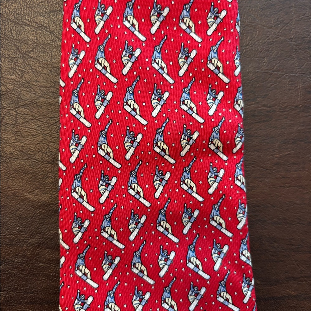 Vineyard Vines Red and blue snowboarding  Tie